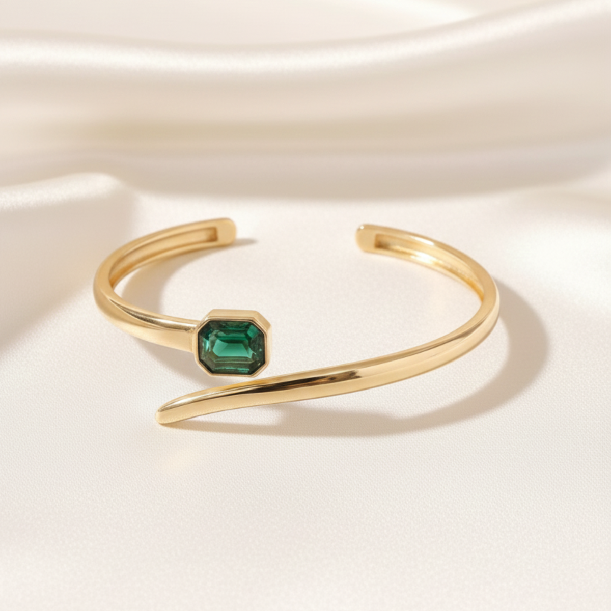 Emerald Sovereign Bracelet
